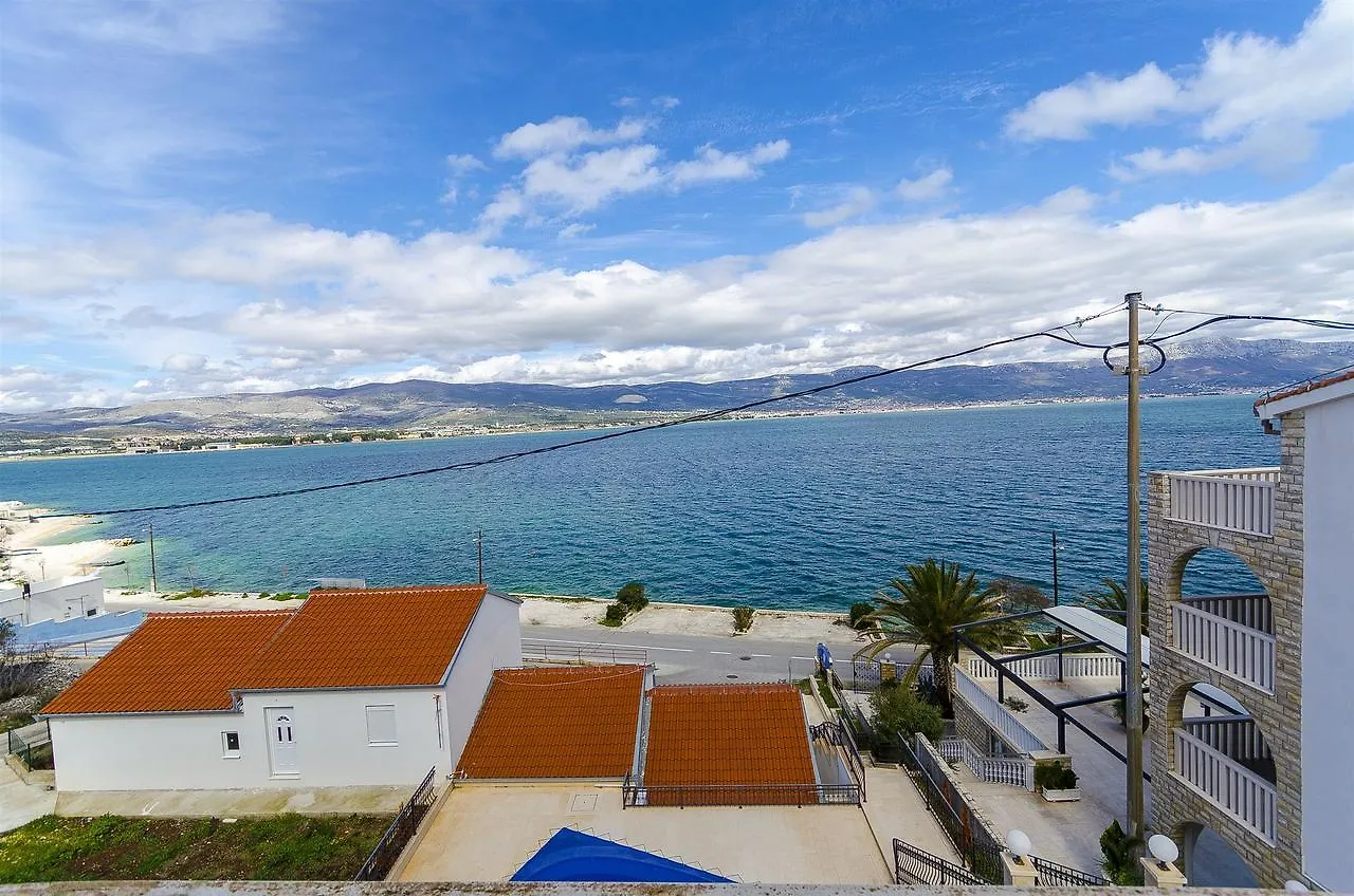 Apartments Krusica Trogir 0*,